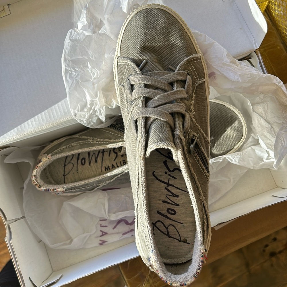Blowfish Malibu sneaker grey tennis shoes